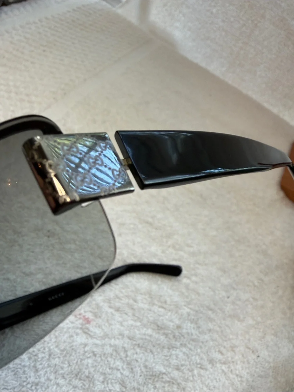 Gucci GG1797 Unisex Rimless Sunglasses in Black and Gray Gradient